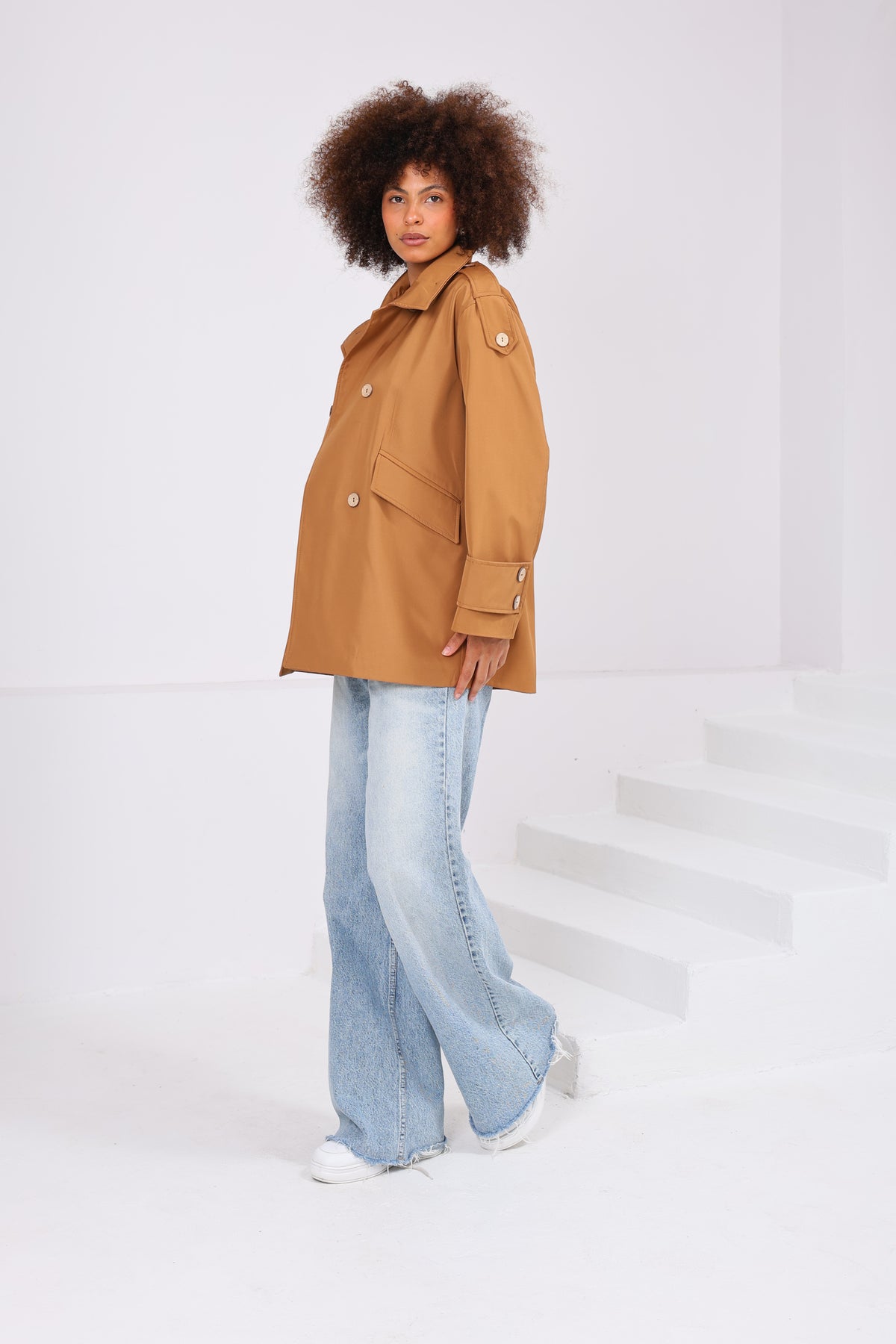Kadın Oversize Kısa Trençkot Dik Yaka Düğmeli Cepli Trençkot | Taba